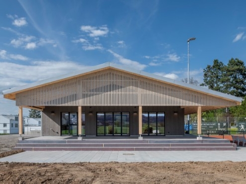 Neues Clubhaus des Tennisclubs Embrach in moderner Holzbauweise